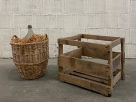 Holz_Harass mit Korbflasche