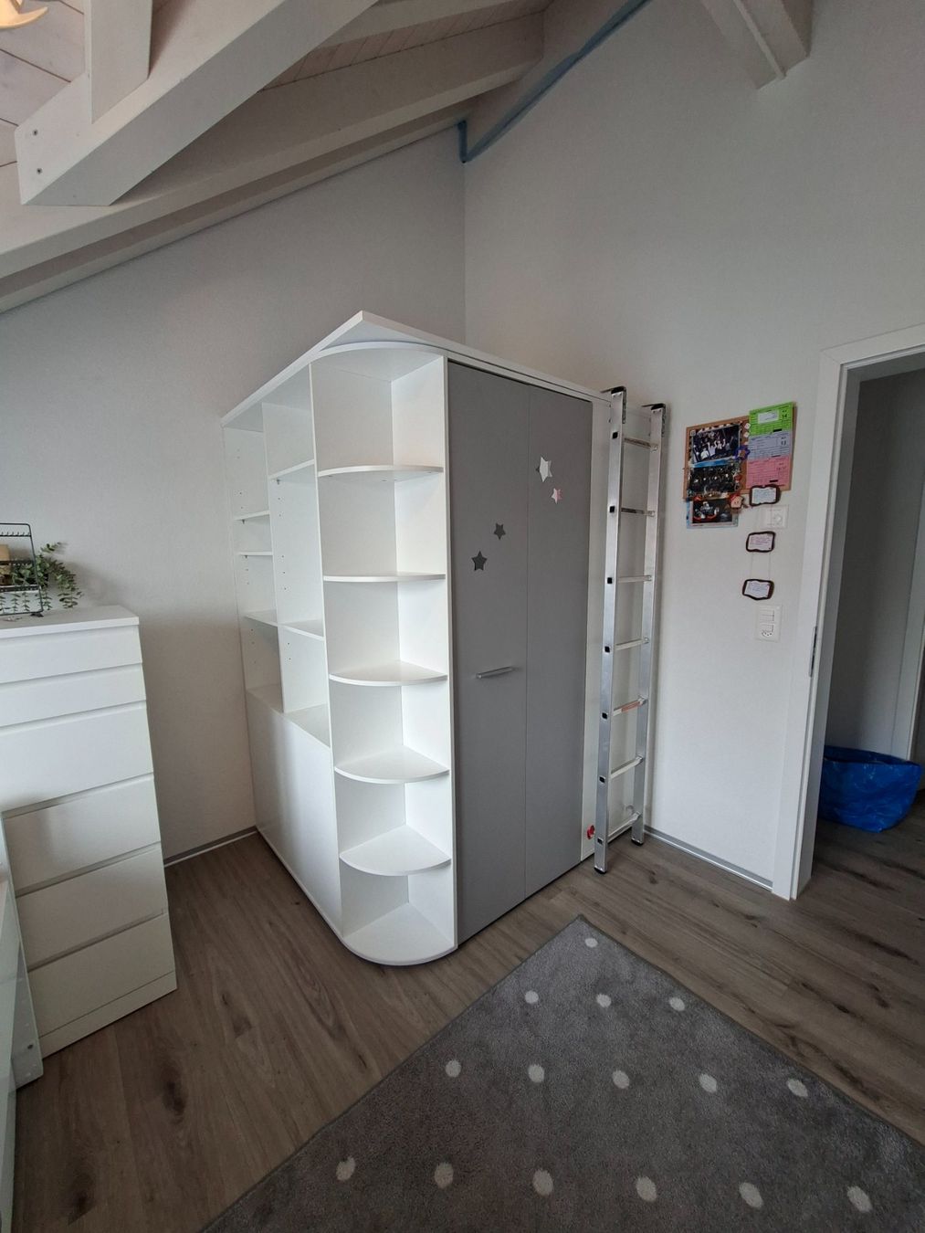 Mömax Armoires: Kleiderschrank begehbar, Ankleide – D'occasion à Koppigen par ameliechiara1 1