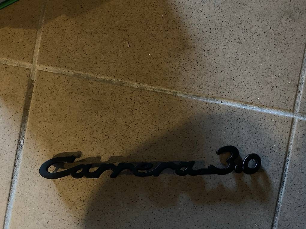 Toutes les pièces auto: Original Porsche Carrera 3.0 Schriftzug – D'occasion à Gränichen par Xbertone