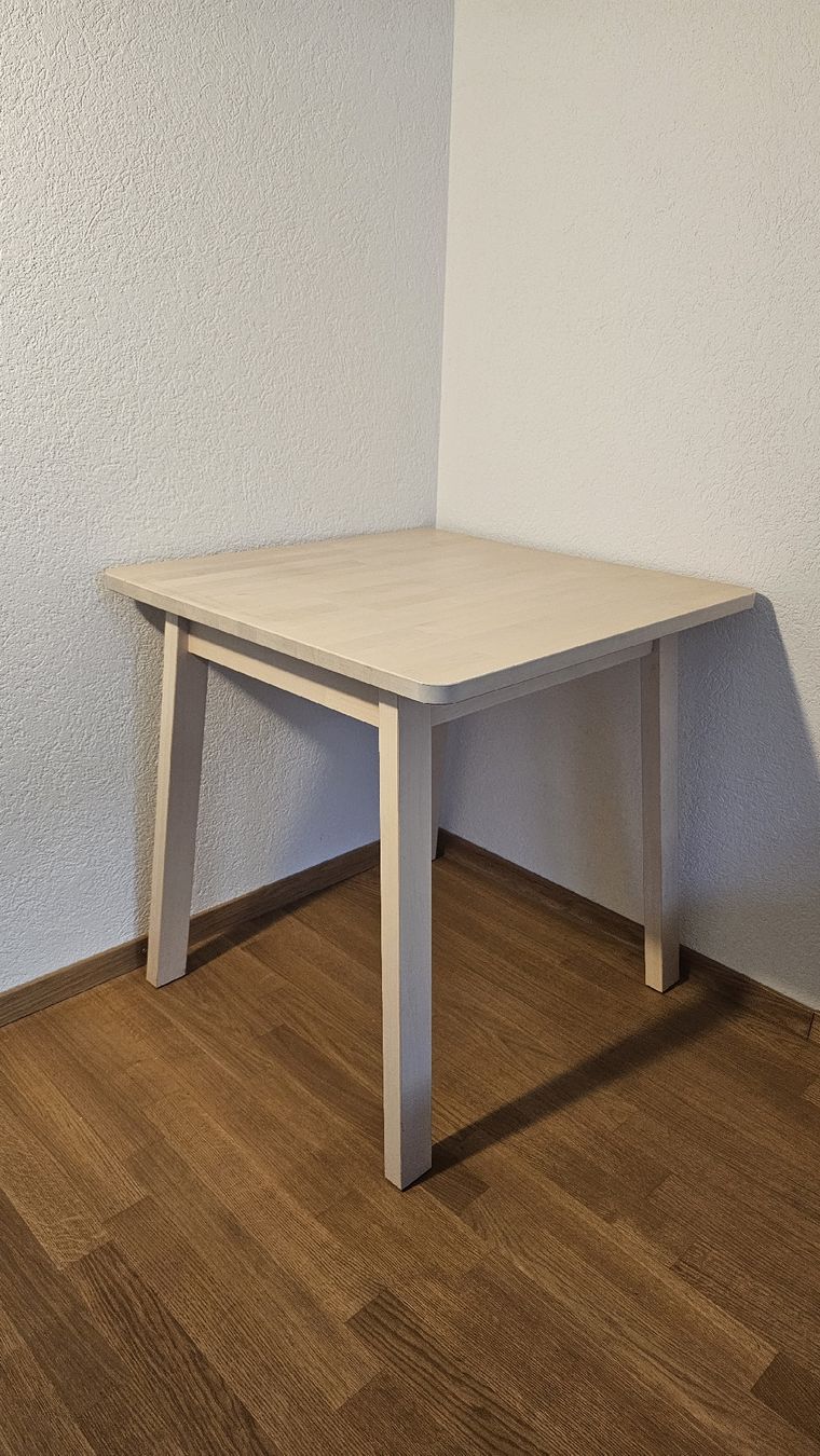 Tische: Holztisch quadratisch – Gebraucht aus Ueberstorf von lis_zbb7