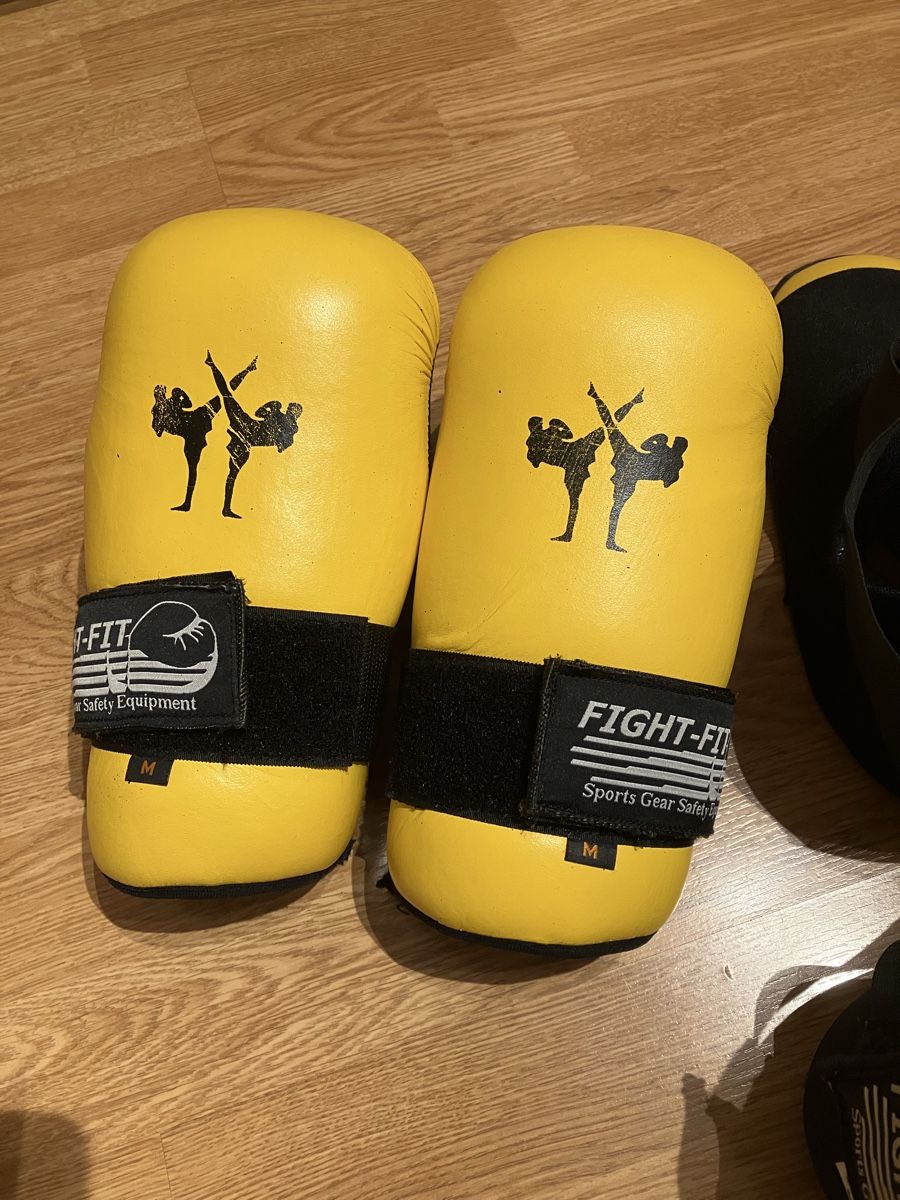 Guanti & manicotti: Boxhandschuhe inkl. Fusschutz – Usato da Gossau ZH venduto da covi90 1