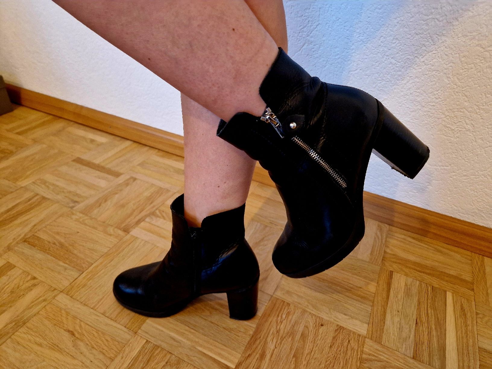 Aldo Chaussures femmes: Bottines noirs, marque Aldo, pointure 39, cuir – D'occasion à Monts-de-Corsier par neu_7qz7 1