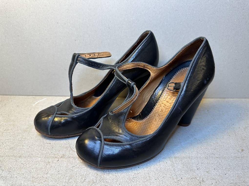 Chie Mihara Damenschuhe: Mary Jane Schuhe von Chie Mihara – Gebraucht aus Zürich von Zebra.katze
