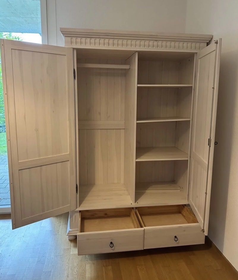 Armadi: Wardrobe with broken backboards – Usato da Zollikerberg venduto da rut_bsj6