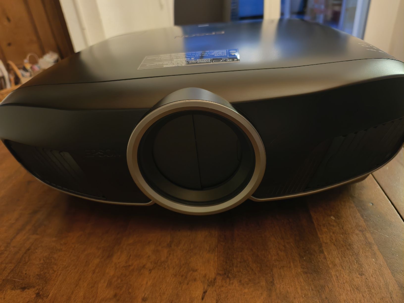 Epson Home Cinema: Epson EH-TW9400 4K HDR 3D Beamer – Usato da Boll venduto da Mandragore 4