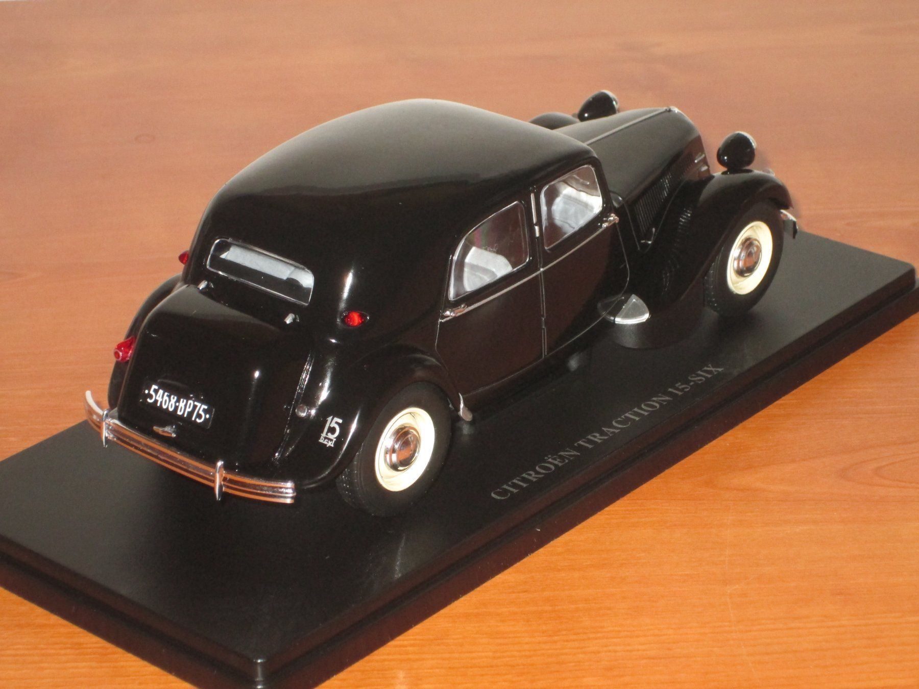 Citroën Modellini d'auto: Citroen  Traction 15 Six 1/24 – Nuovo e nell'imballaggio originale da Bonfol venduto da zagato43e 1