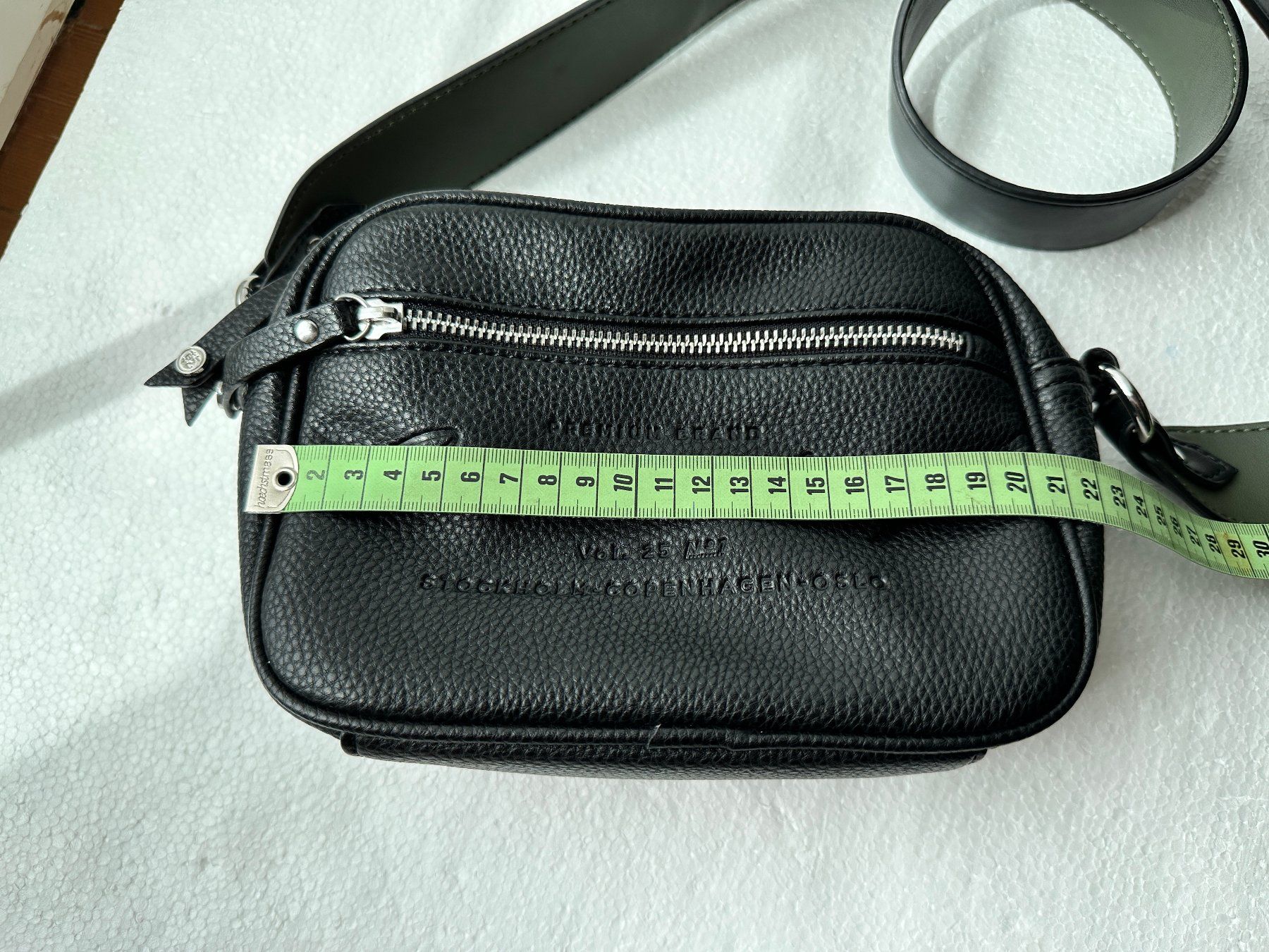 Superdry Borse: Tasche Superdry Kunstleder schwarz – Nuovo (secondo la descrizione) da Gümmenen venduto da FelizitasHermann 7