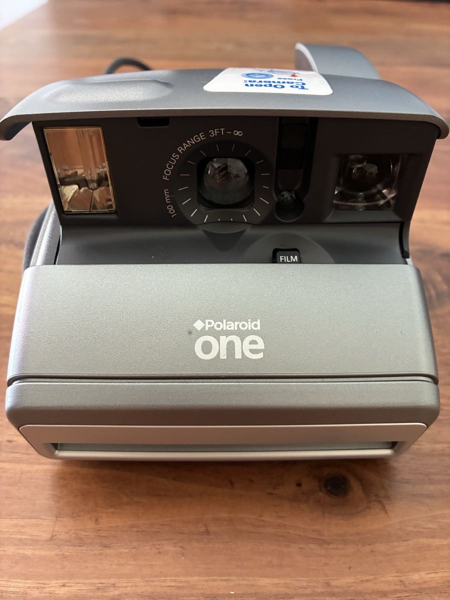 Polaroid Kamera: Polaroid One600 – Defekt aus Zürich von Sylvie0011 1