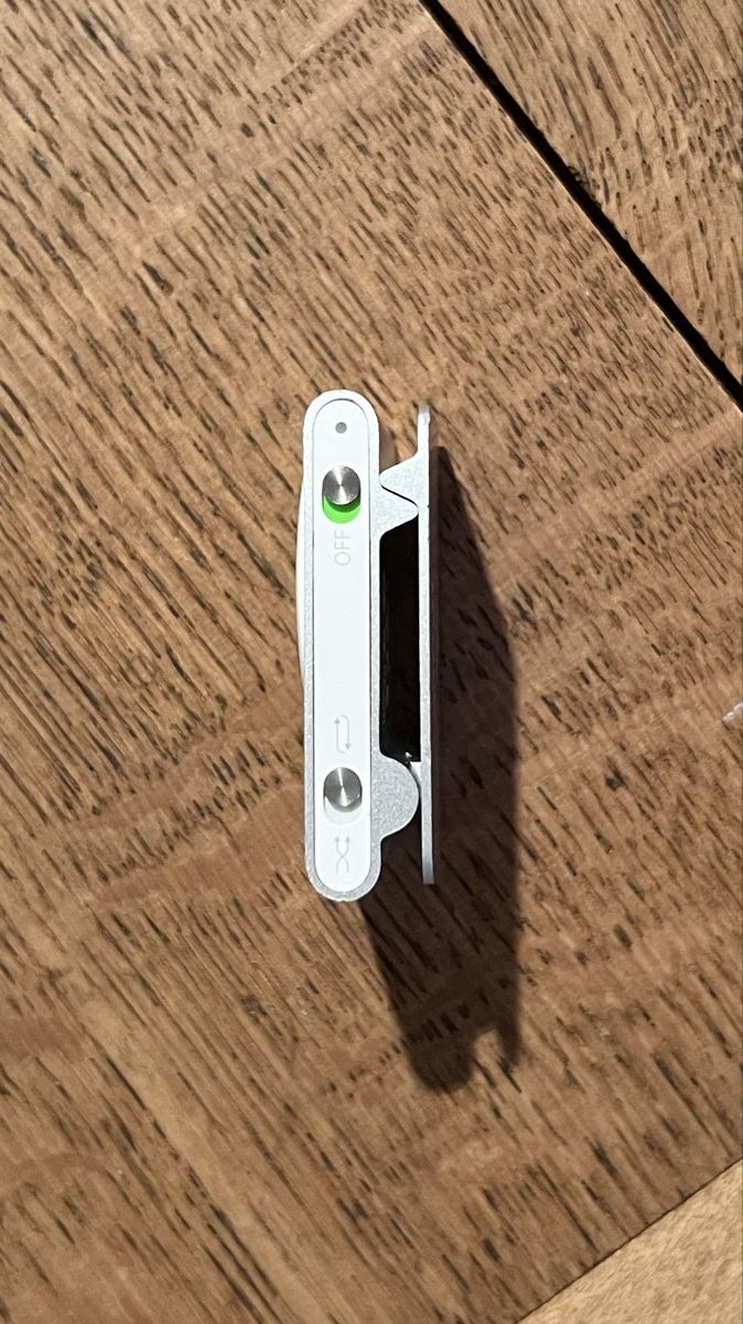 Apple Tragbarer Mediaplayer: Apple iPod Shuffle 2. Generation silber mit Dockingstation – Gebraucht aus Zürich von V_LBrothers 3