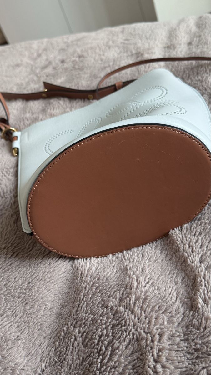 Loewe Borse da donna: Loewe bucket bag – Usato da Genève venduto da val_5jbf 1
