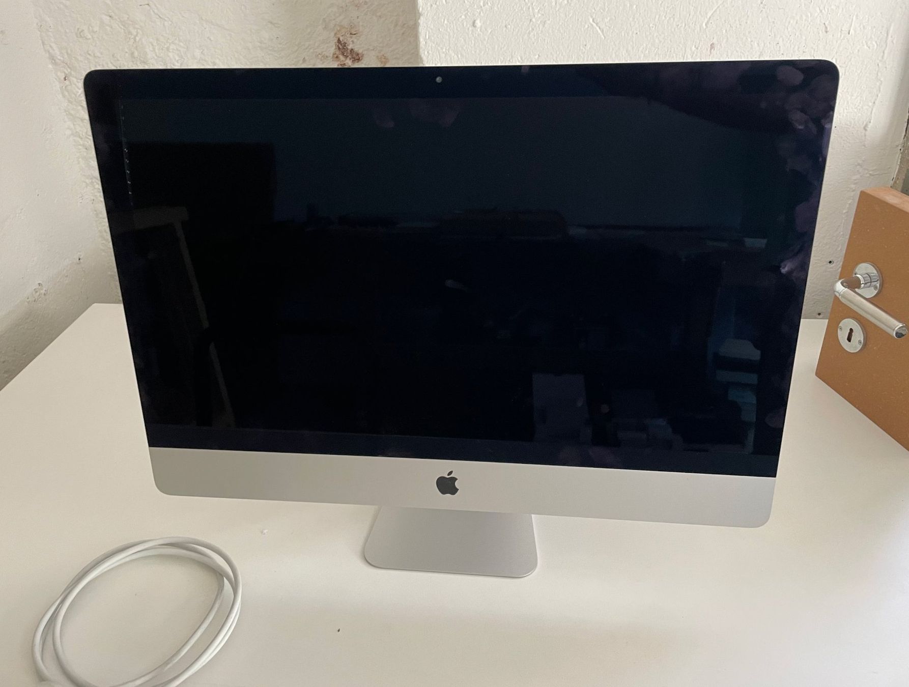 Apple PC: iMac 2020 – Difettoso da Zofingen venduto da box_5bm7