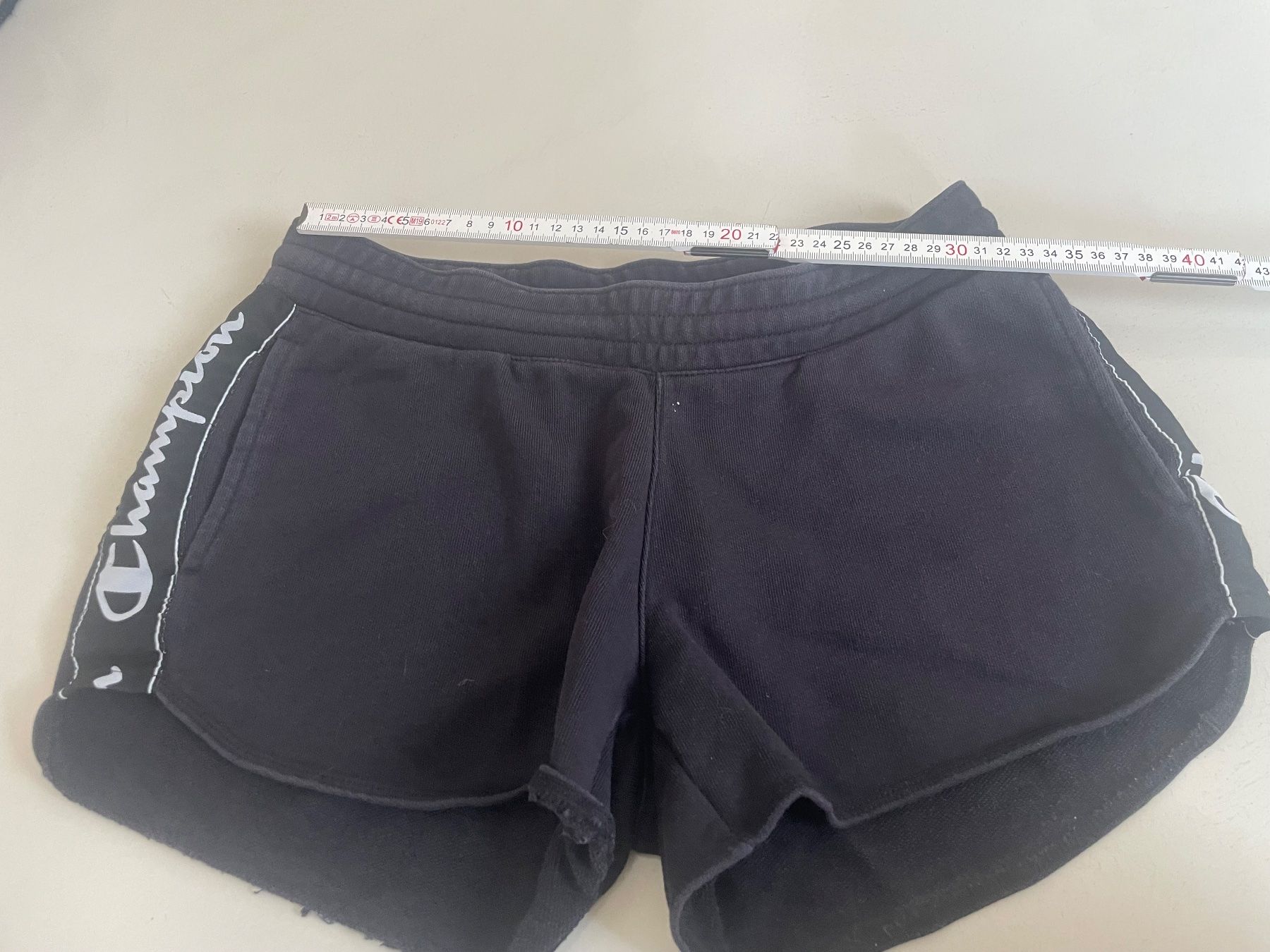 Champion Pantaloni: Champion Shorts – Usato da Minusio venduto da Pink222