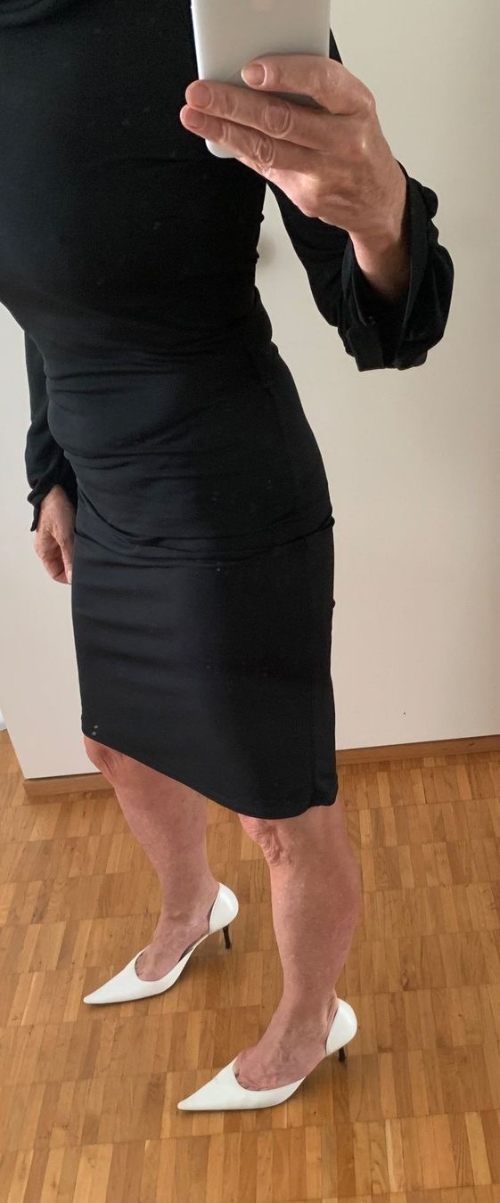 Kleider: KLEID Eine Weibliche Inszenierung.... – Neu (gemäss Beschreibung) aus Adliswil von Majeska 4
