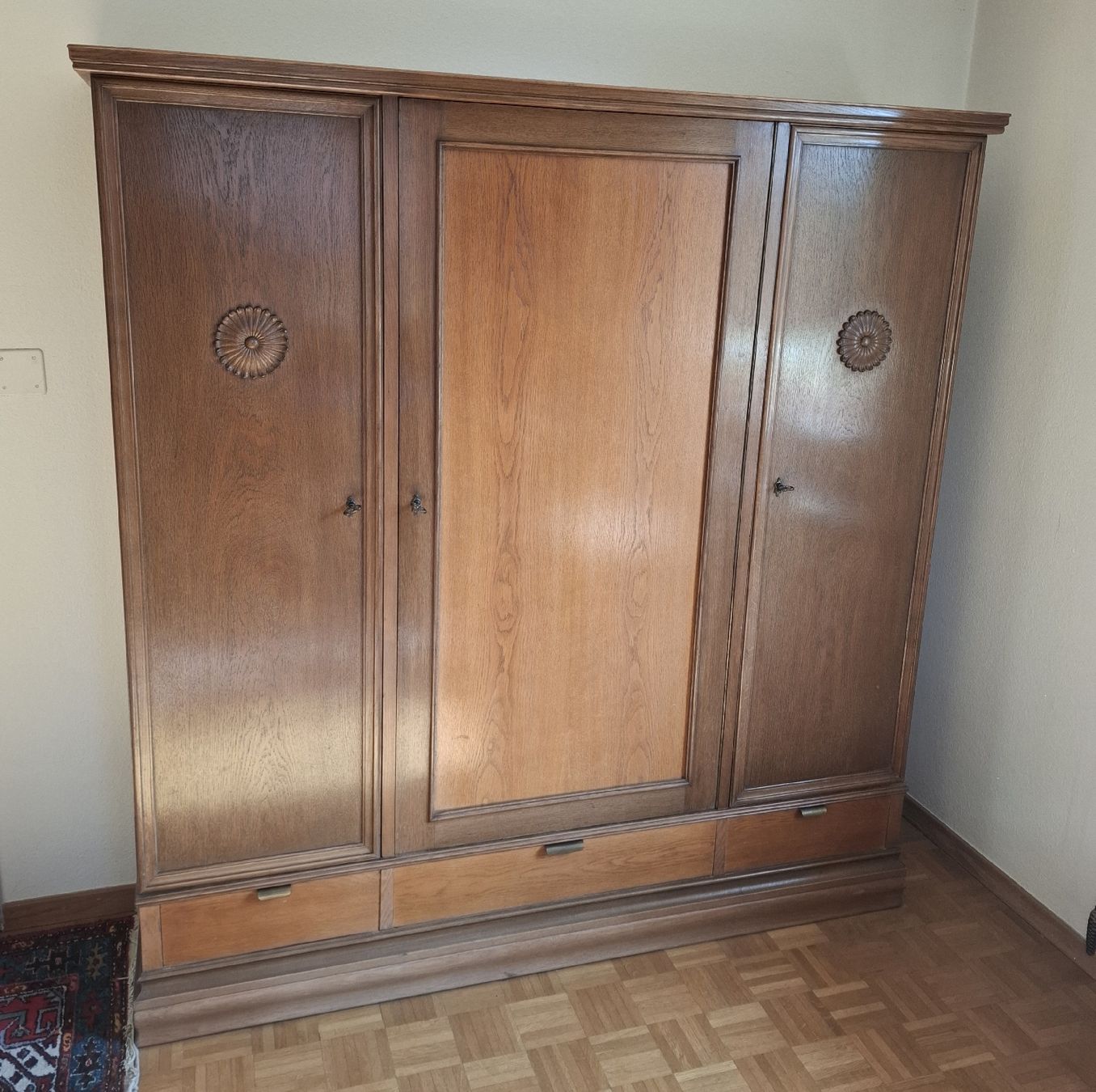 Schränke: Kleiderschrank Holz – Gebraucht aus Reinach BL von Malin20