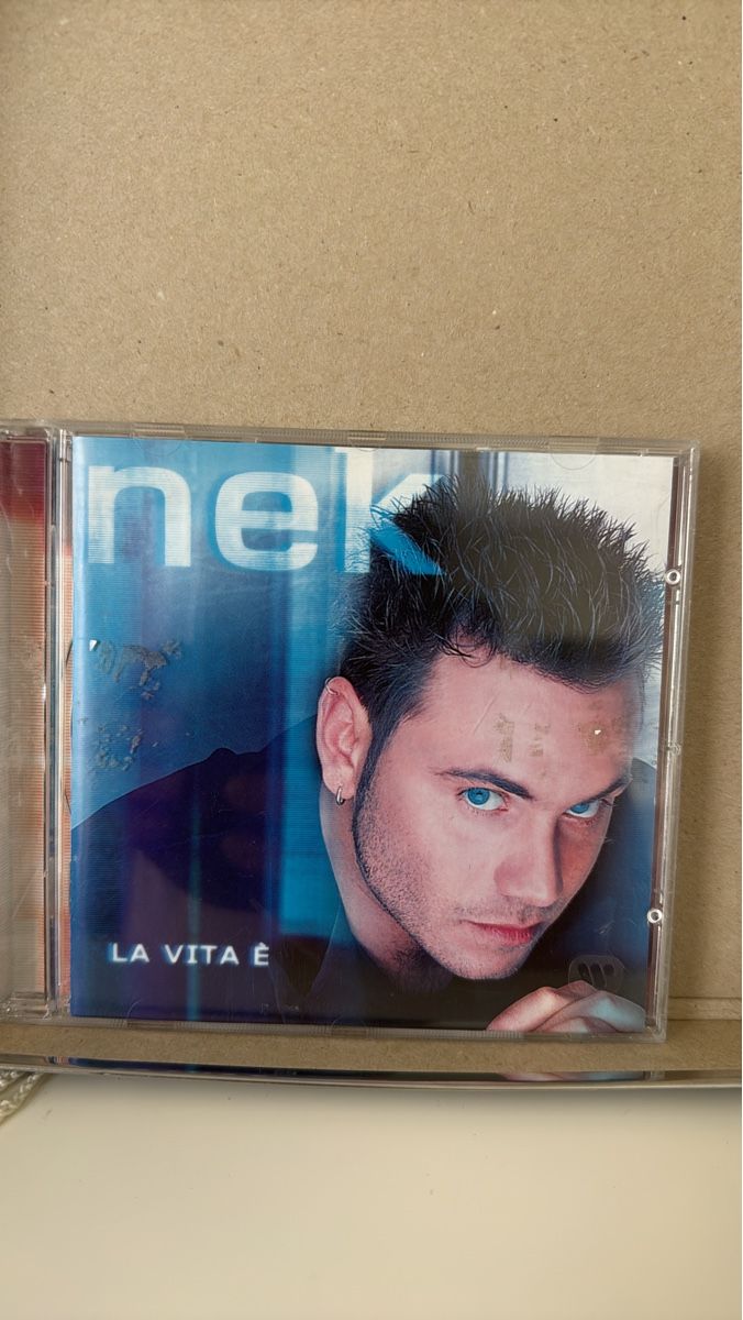 CDs: Nek La Vita E CD gebraucht – D'occasion à Zuzwil SG par Boho-Style