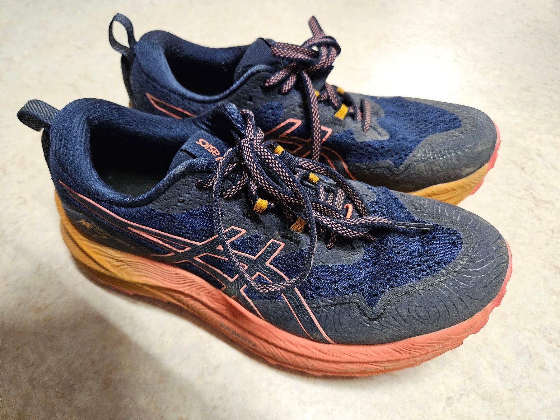 Asics Scarpe da donna: Aesics Trabuco Max 2 – Usato da Hünenberg venduto da lexli06