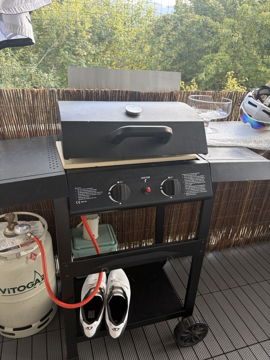 Grills: Gasgrill schwarz – Gebraucht aus Steffisburg von reg_bzn9