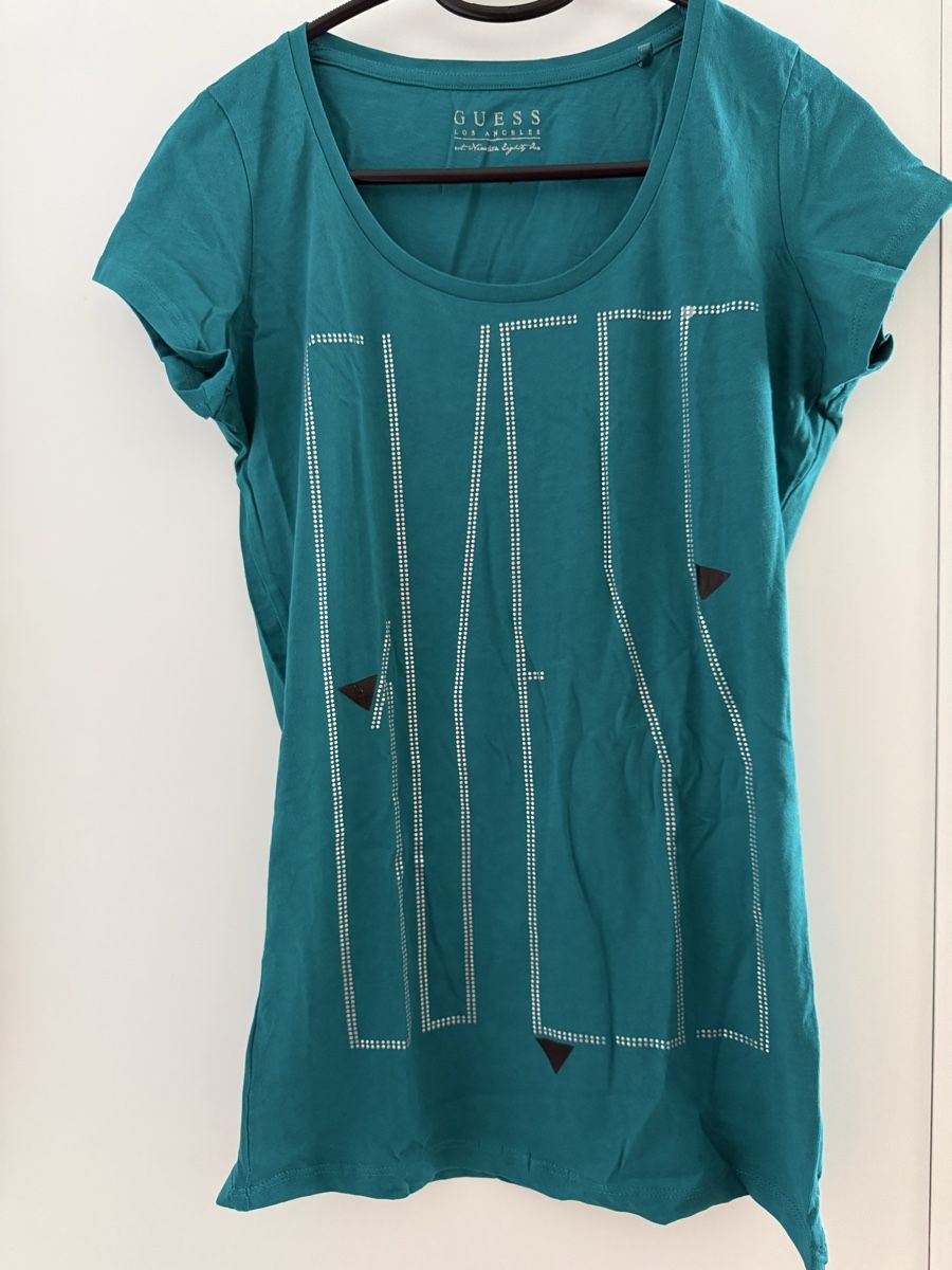 Guess T-shirt: Guess T-Shirt Grösse M – Usato da Niederhasli venduto da R__A