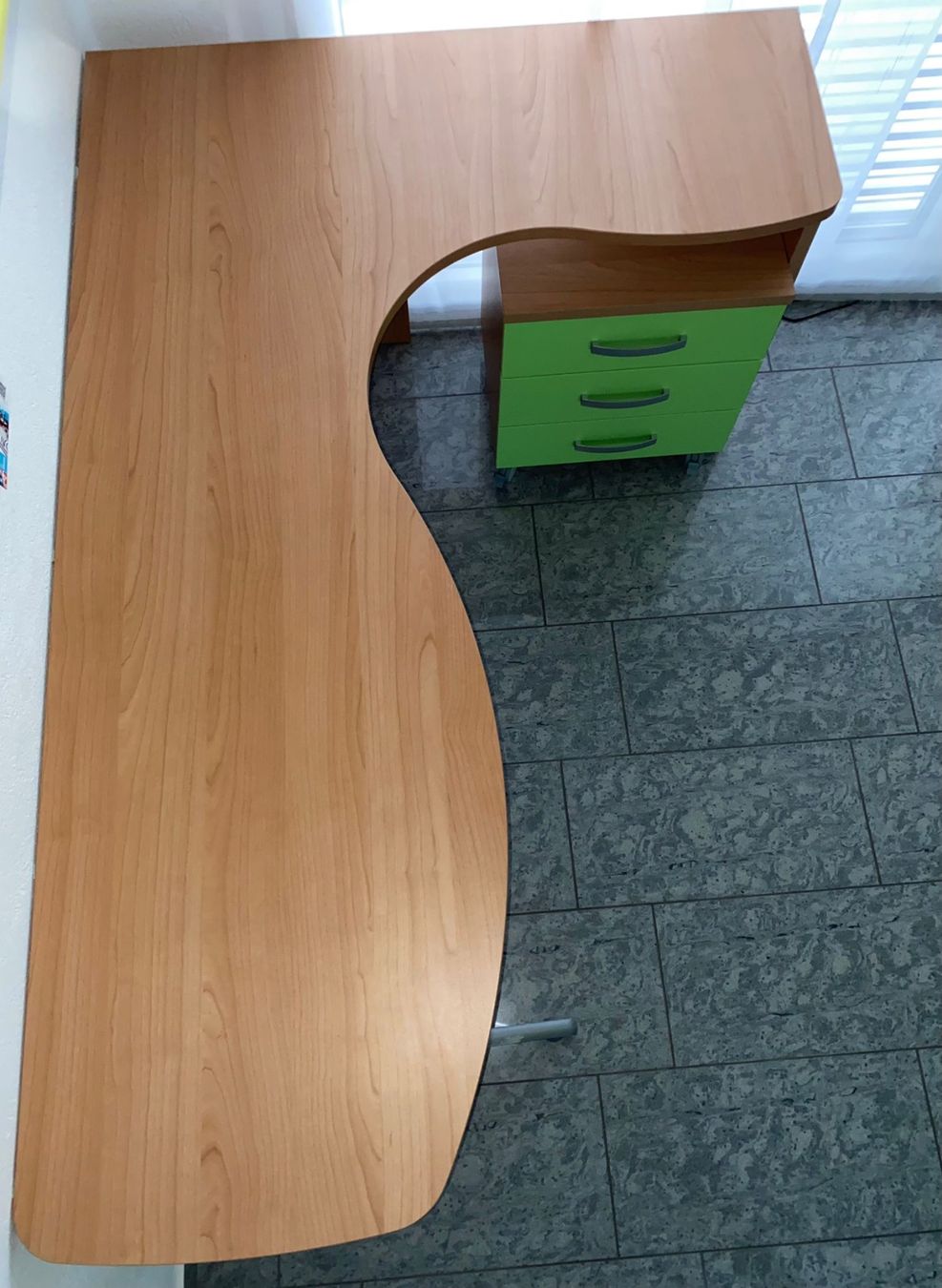 Scrivanie: Eck-Schreibtisch inkl. Korpus – Usato da Aarburg venduto da Babusc 1