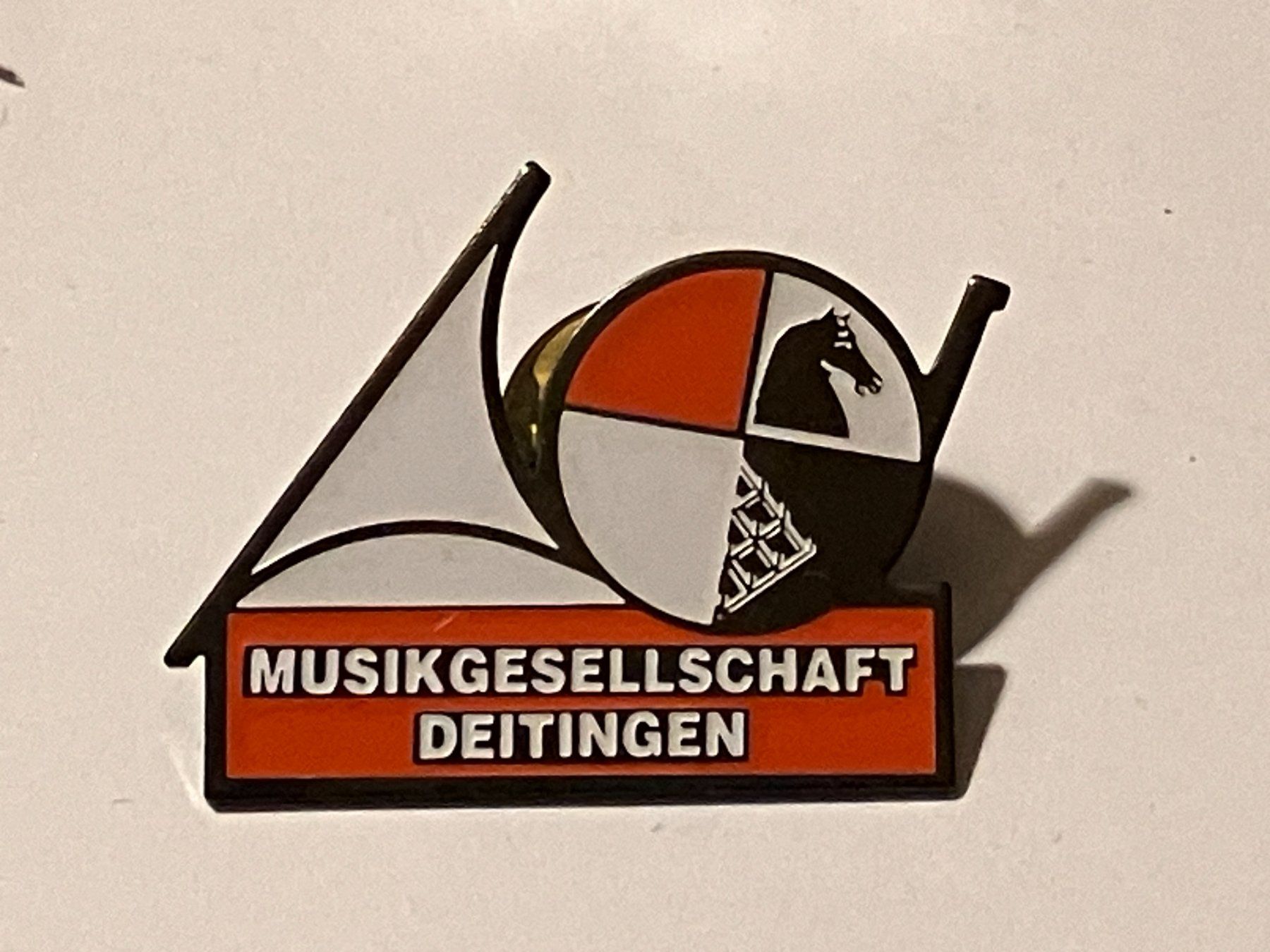Placchette & Badge: 1 Pin Musikgesellschaft Deitingen – Usato da Basel venduto da djwwpp