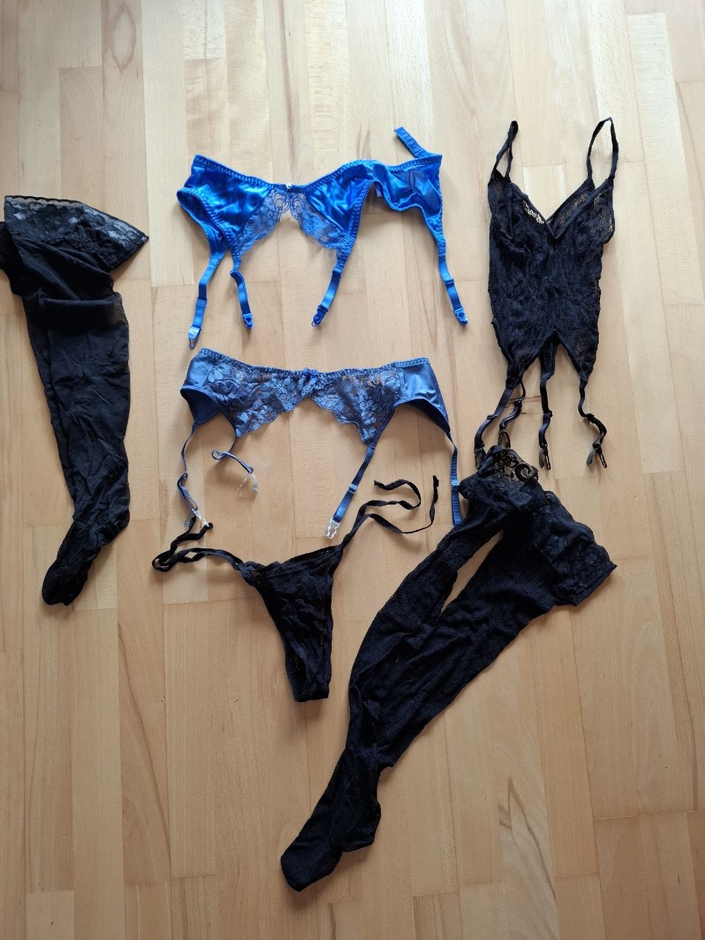 Altra biancheria intima: Strumpfhalter, Strümpfe Set gem. Bilder – Usato da Niederrohrdorf venduto da Sweetcat