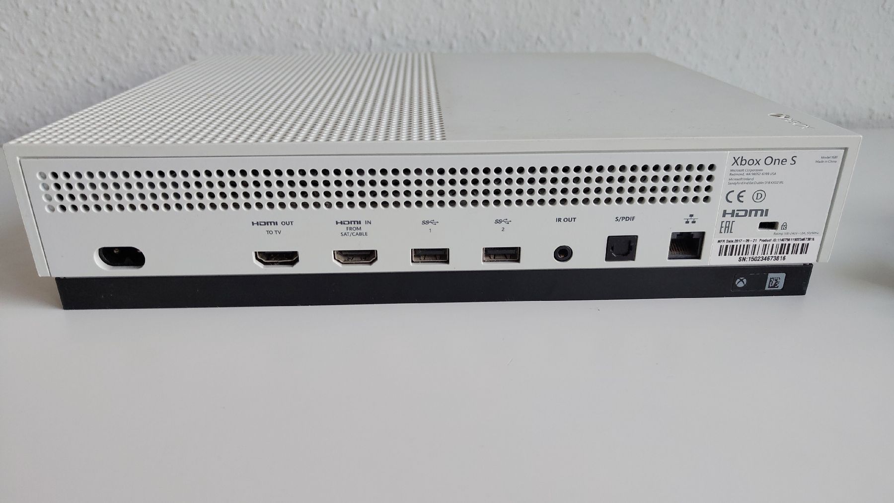 Microsoft Konsolen: Console Xbox One S blanche avec câbles – Gebraucht aus Petit-Lancy von Rolandex 2