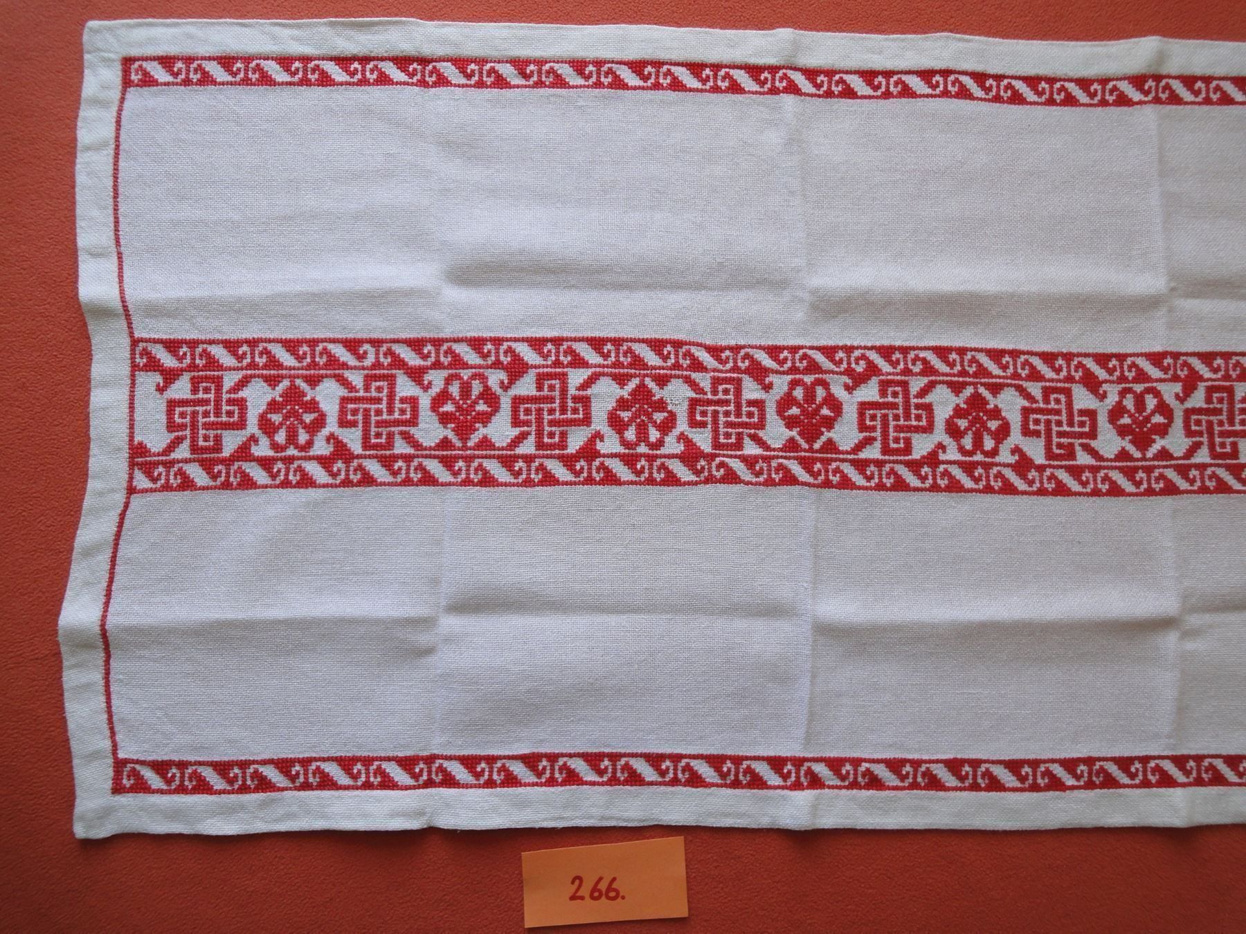 Coperte: Kleine Tischdecke mit Kreuzstich – Usato da Chur venduto da omonia