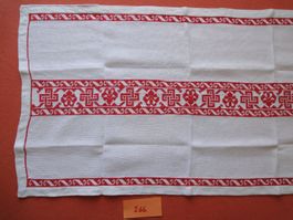 Kleine Tischdecke mit Kreuzstich