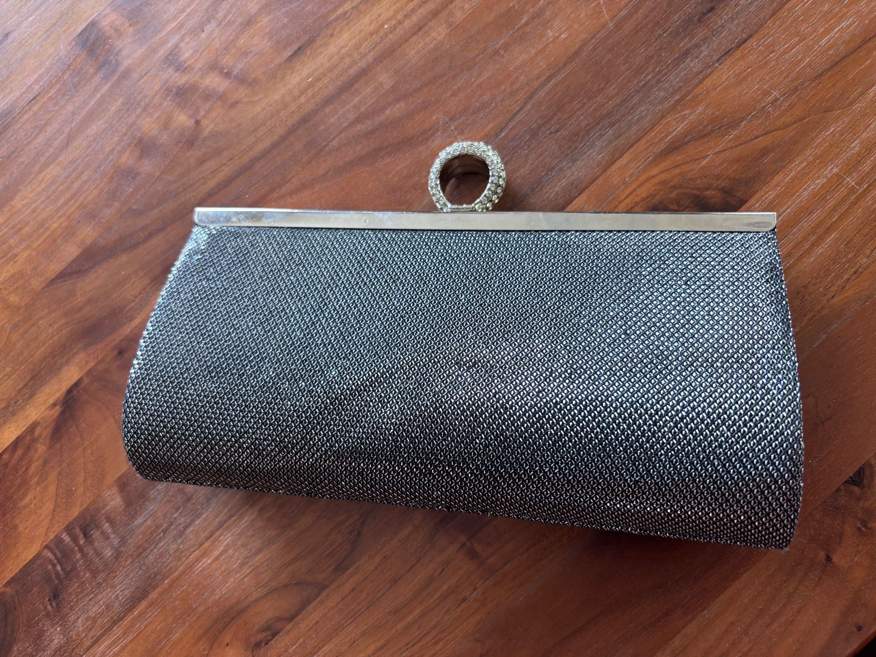 Borse da donna: Clutch silberfarben mit Kettenhenkel – Usato da Balsthal venduto da Uroby 3