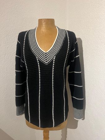 Pull noir et blanc taille S -