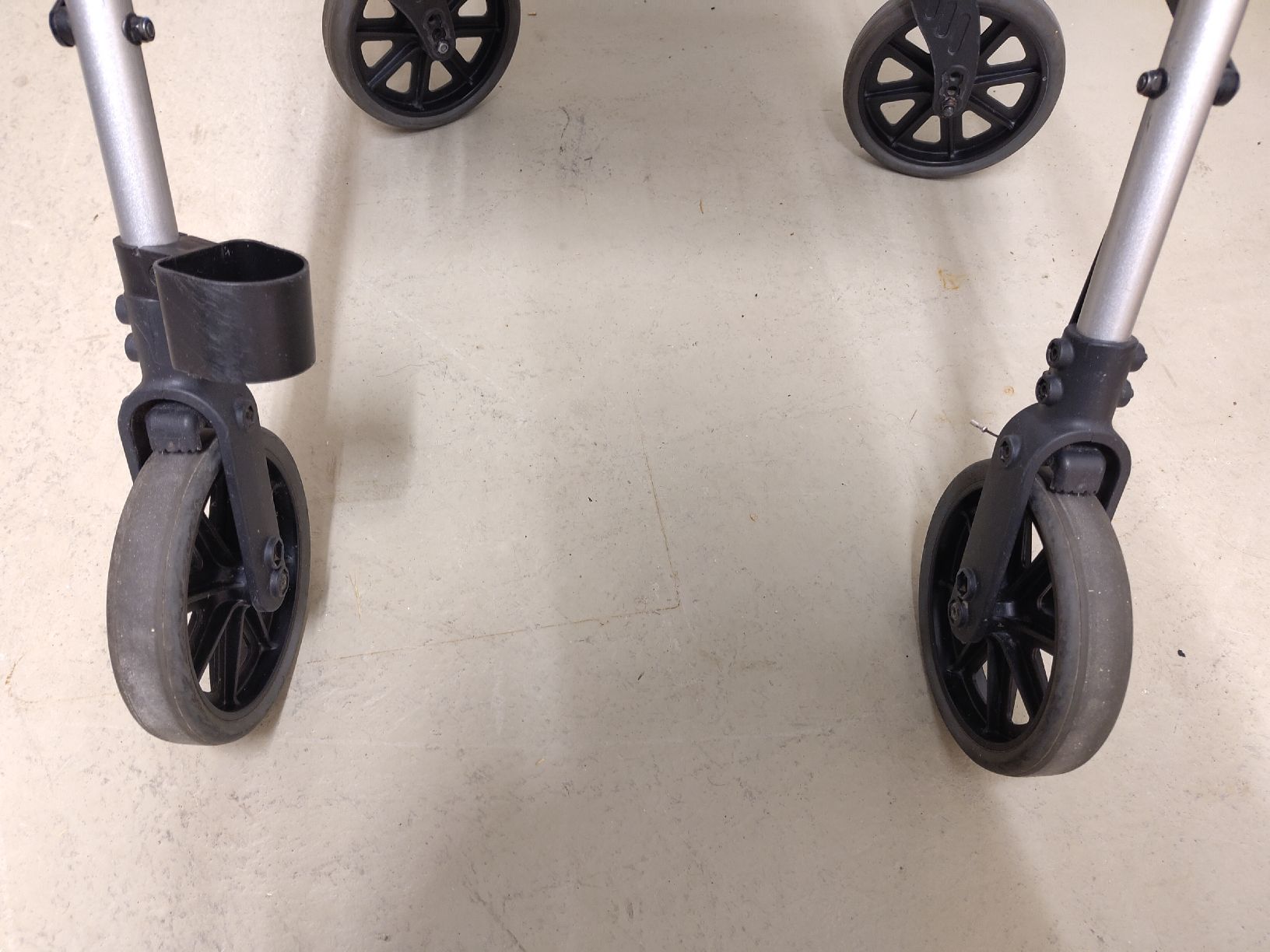 Ausili per la deambulazione: Rollator Dietz mit Sitz und Korb – Usato da Schaffhausen venduto da chr_2rw5 2