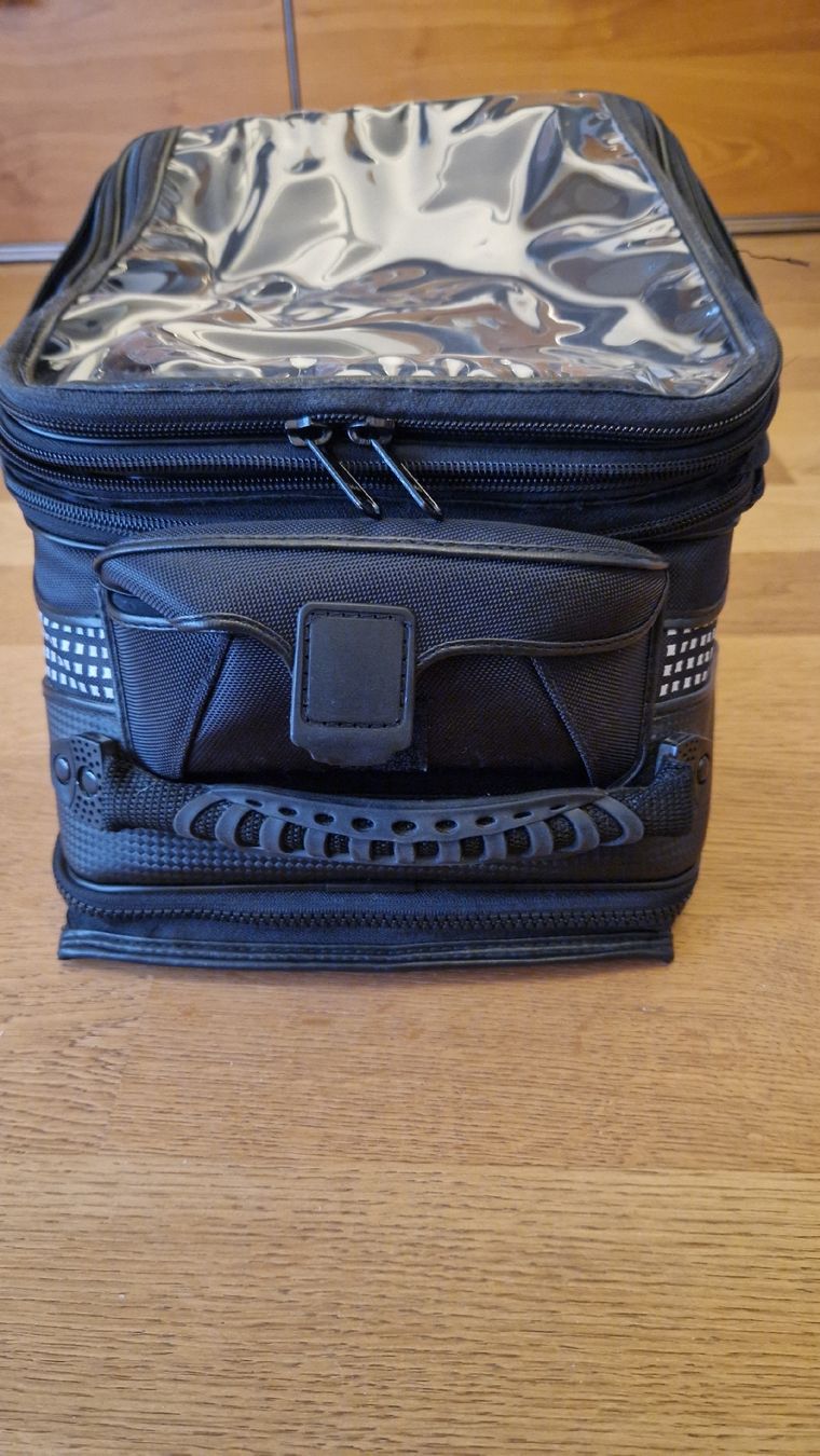 Held Rucksäcke: HELD Tankrucksack mit Magneten und Tragegriff – Gebraucht aus Malters von Bist 3