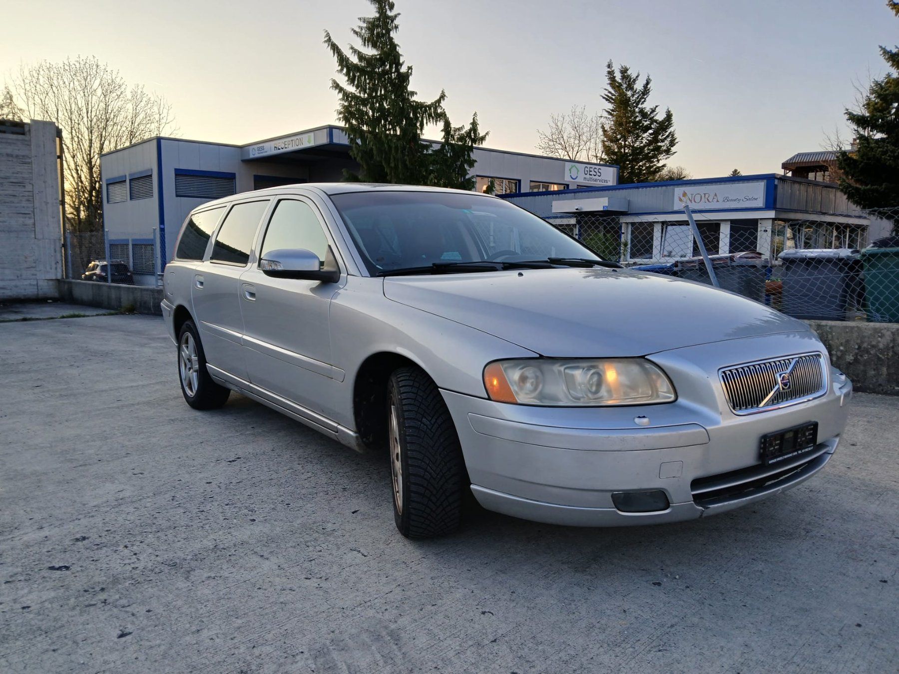 Volvo Autos: Volvo V70 2.5T AWD – D'occasion à Lausanne par  1