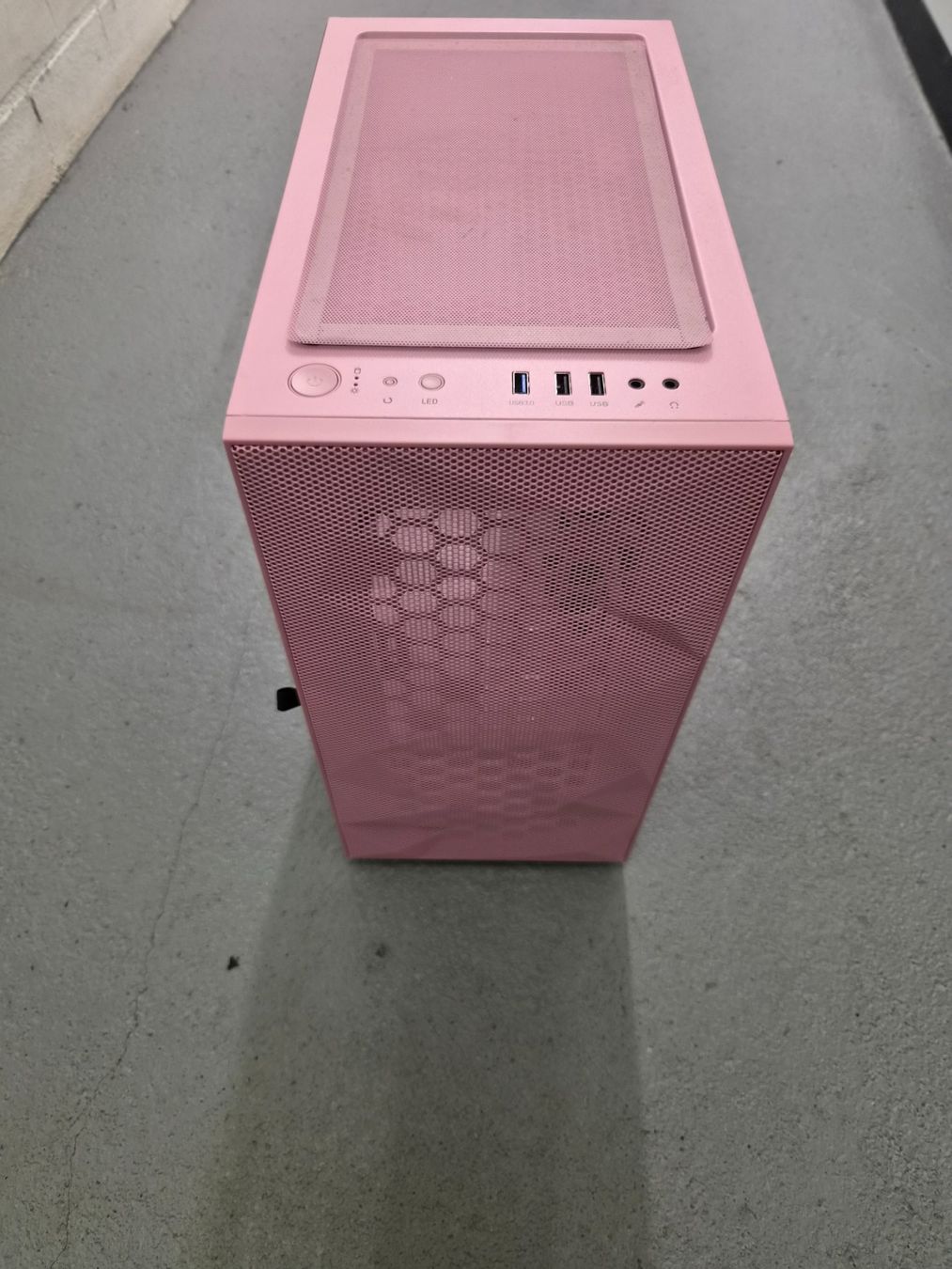 Custodie: Gehaeuse PC rosa – Usato da Domat Ems venduto da tchnesa