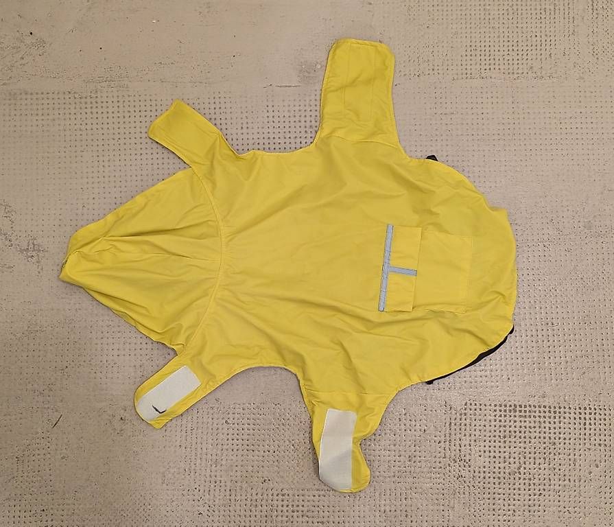 Abbigliamento: Imperméable pour chien / Dog rain jacket – Usato da Carouge GE venduto da faneeel 1