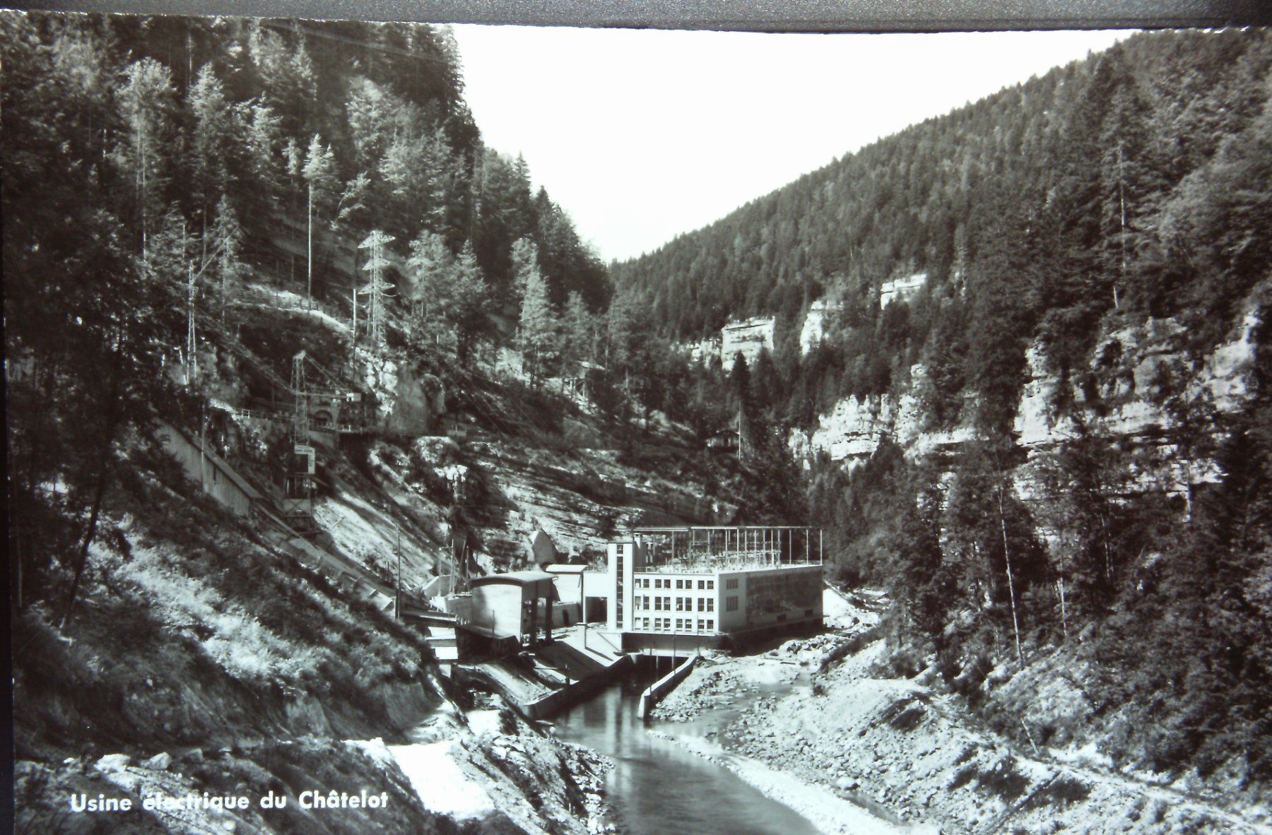 Cartoline postali: L'usine électrique du Chatelot au bord du Doubs – Usato da Le Locle venduto da Roger46