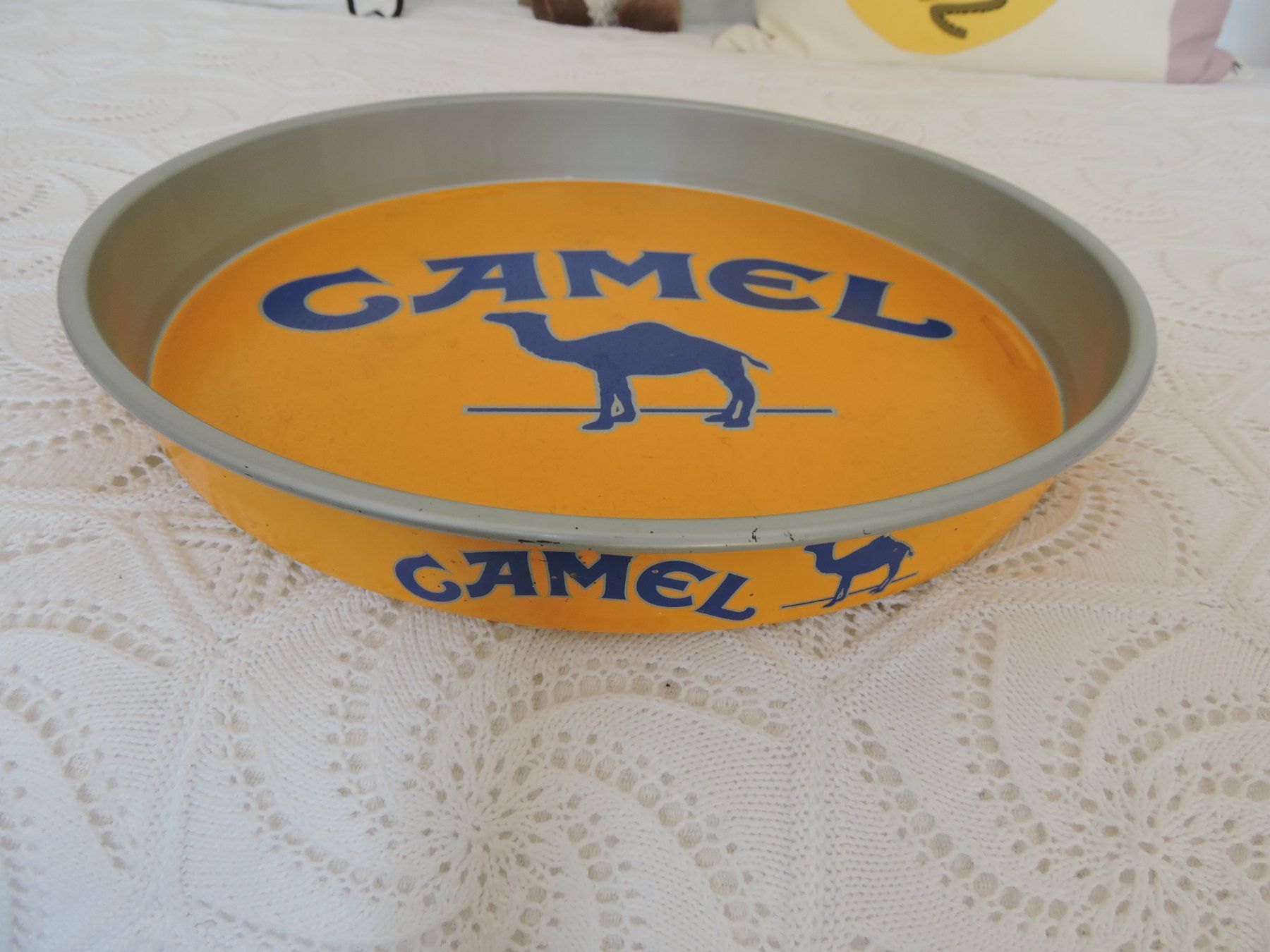 Piatti di portata: Werbe Serviertableau Camel Camel Zigaretten – Usato da Burgdorf venduto da rosashop54