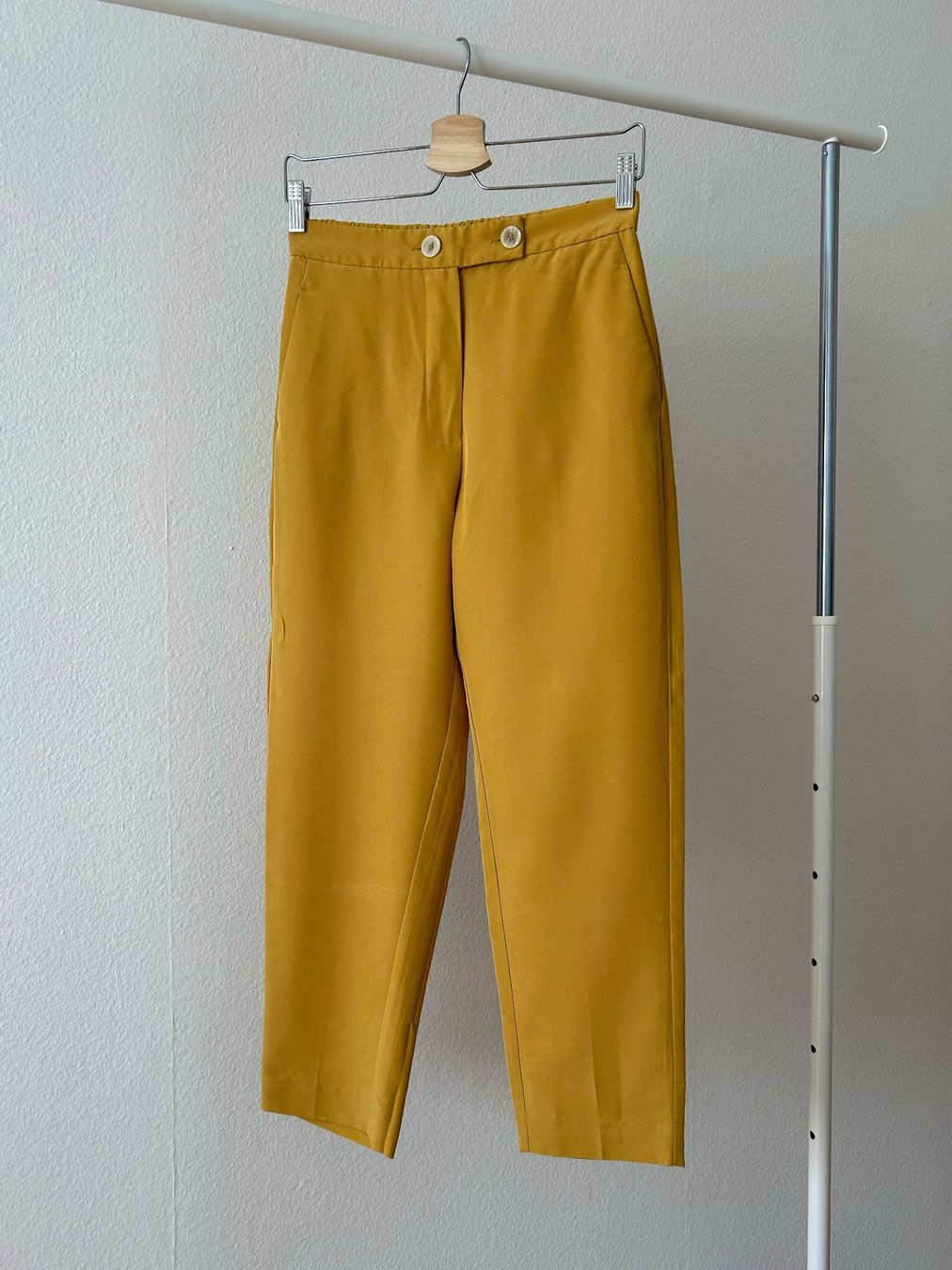 Mango Pantaloni: MANGO trousers – Usato da Zürich venduto da _nathalie_