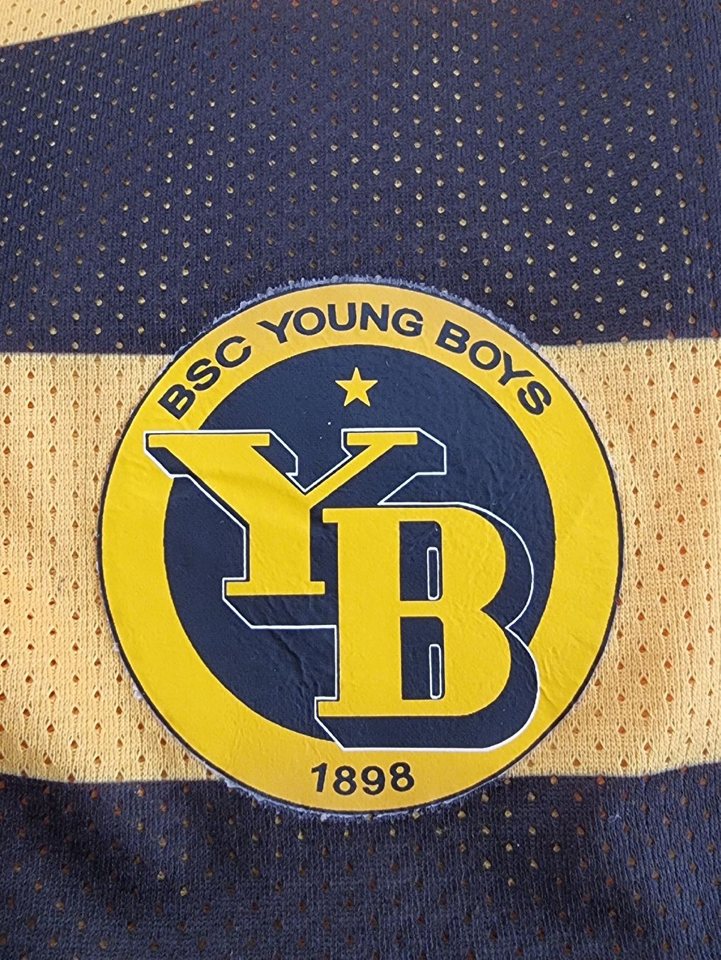 Young Boys Canottiere & Pantaloni: Young Boys 2009-2010 Heimtrikot – Usato da Suhr venduto da SariLacivert1907 5