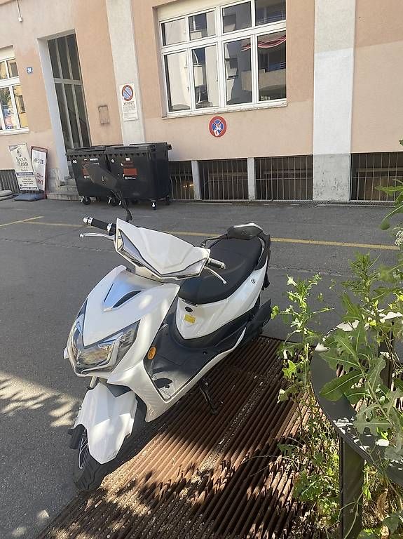 Veicoli elettrici: E-Roller Vengo Leo 45/kmh  – Usato da Zürich venduto da ER- 1