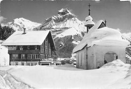 Engelberg (OW) – Verschneite Kapelle mit dem Titlis