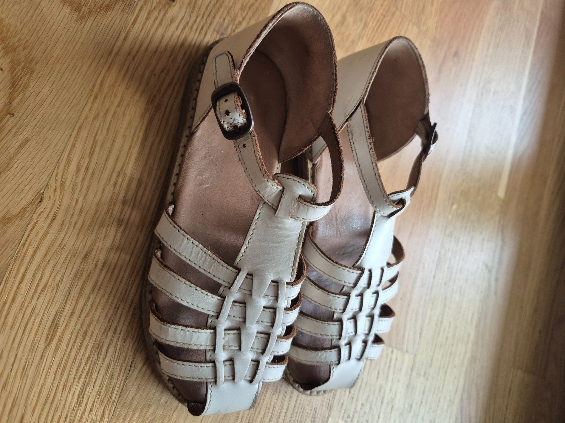 Cyrillus Scarpe per ragazze: Sandales CYRILLUS en cuir – Usato da Petit-Lancy venduto da ka_lak