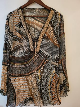 Wunderschöne Tunika mit Perlenstickerei