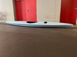 Schönes Fiberglas-Kajak inkl. Zubehör zu verkaufen