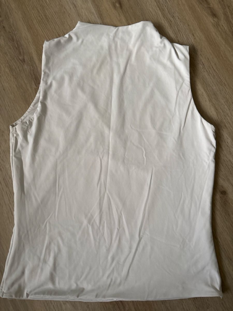 Top: Haut sans manches col montant taille S – Usato da Delémont venduto da Ma_LoU.01 1