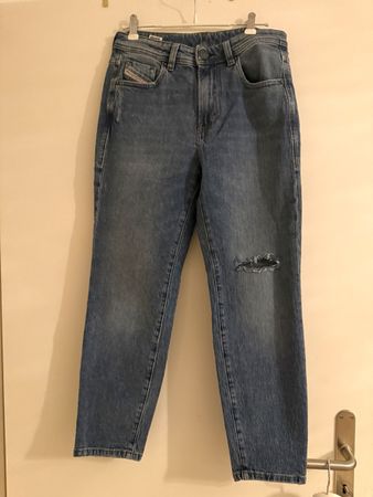 Coole Diesel Jeans, Grösse 28, mit modischem Riss!