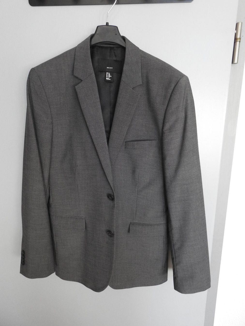 H&M Giacche: Veston von H&M Polyester/Viskose grau Grösse 46 – Usato da Berlingen venduto da puerte