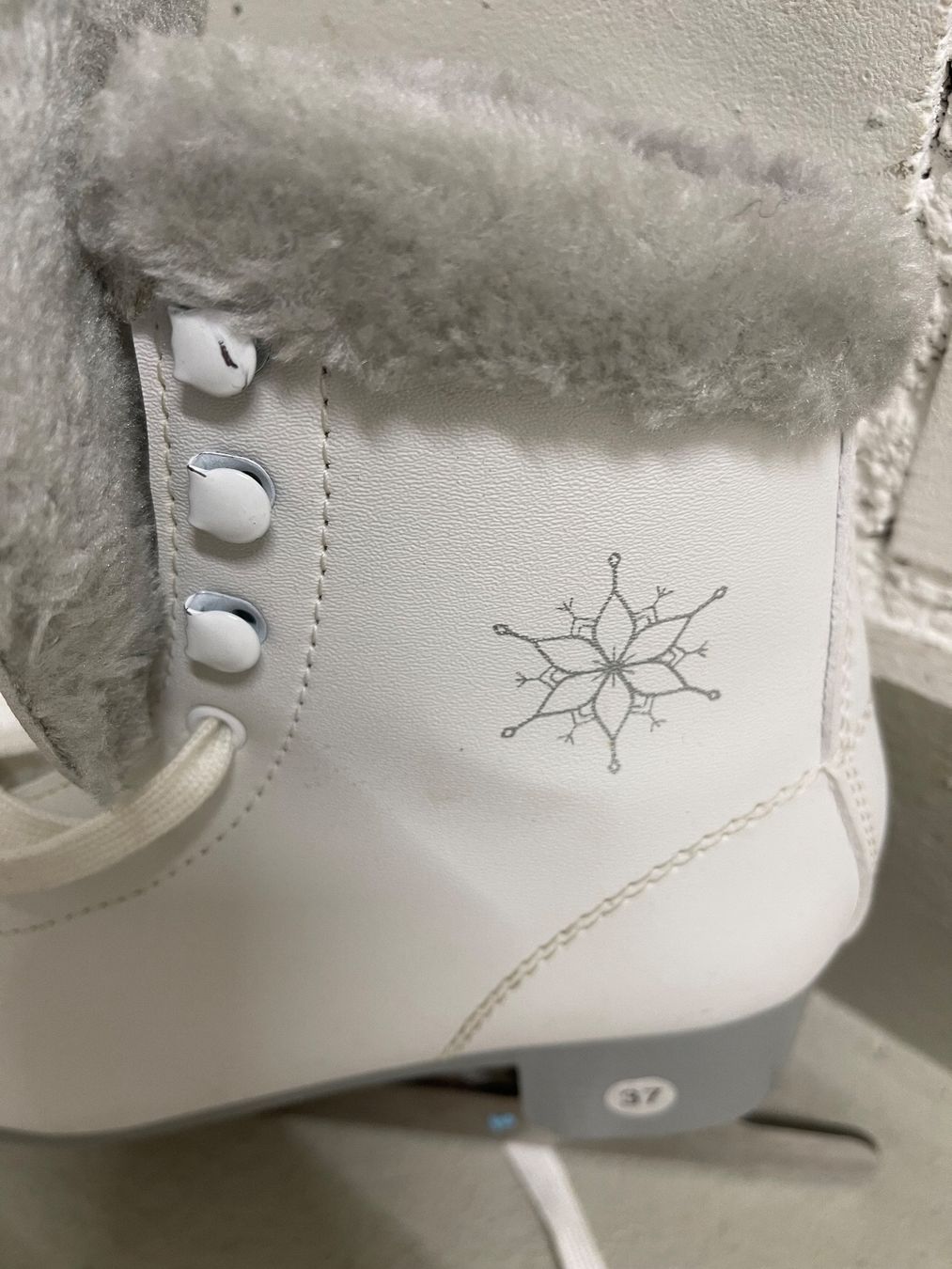 Decathlon Pattini da ghiaccio: Schlittschuhe Damen 37 – Usato da Wilen b. Wollerau venduto da Marvinh2g2