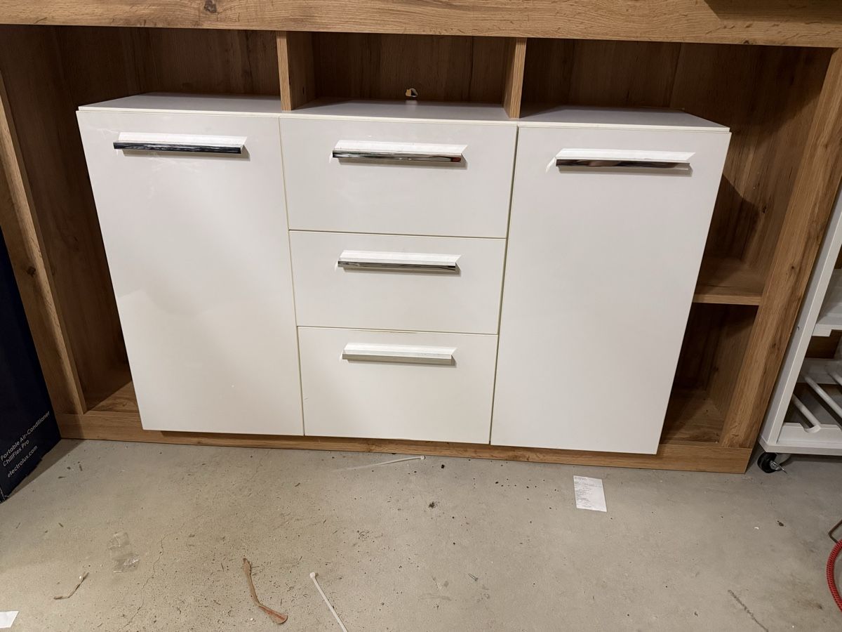 Vitrinen: 1 Sideboard und 2 Vitrine  – Gebraucht aus Niederlenz von joa_g6cq