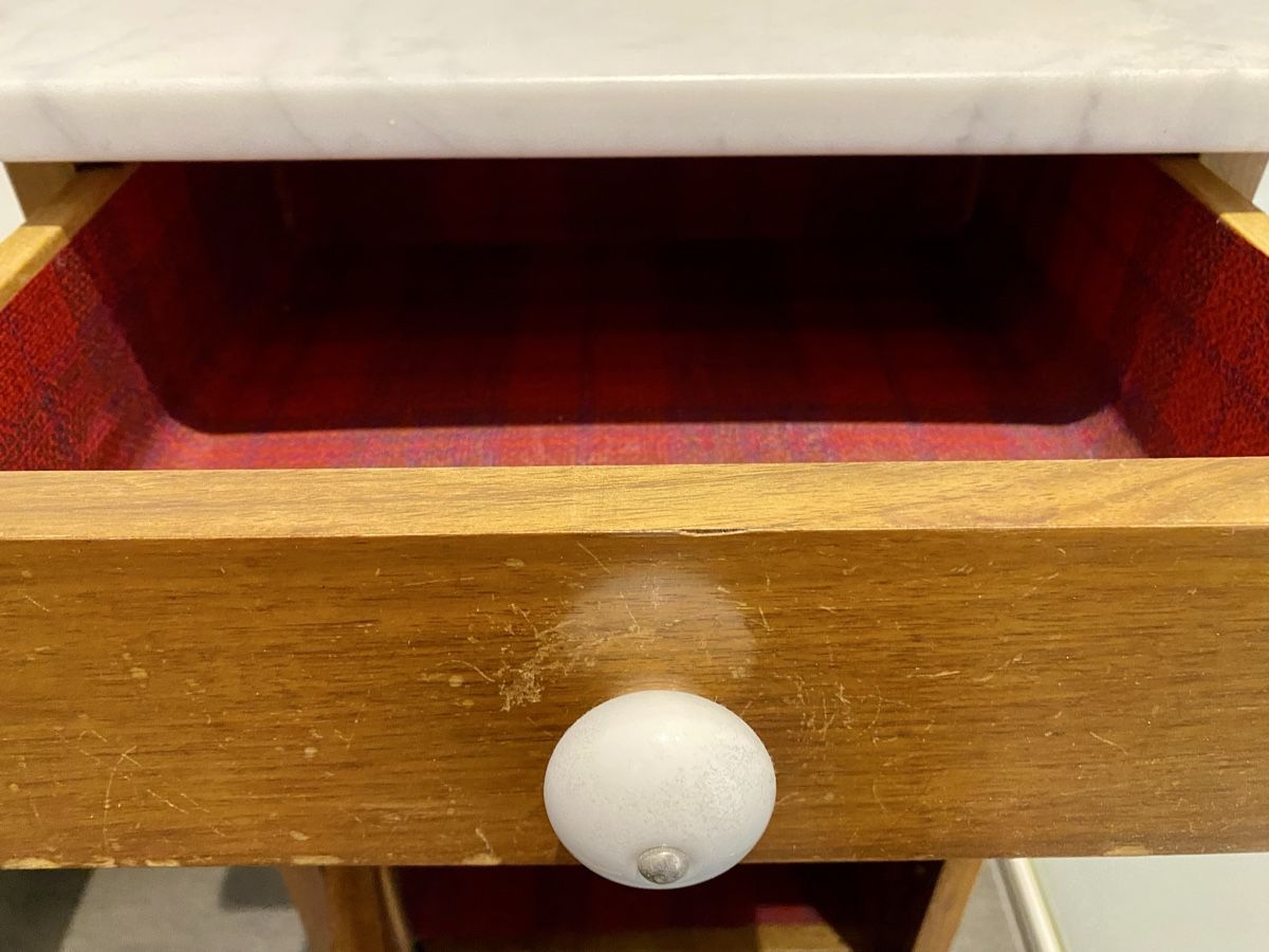 Comodini: Nachttisch antik, mit Marmorplatten – Usato da Murten venduto da Defender10 2